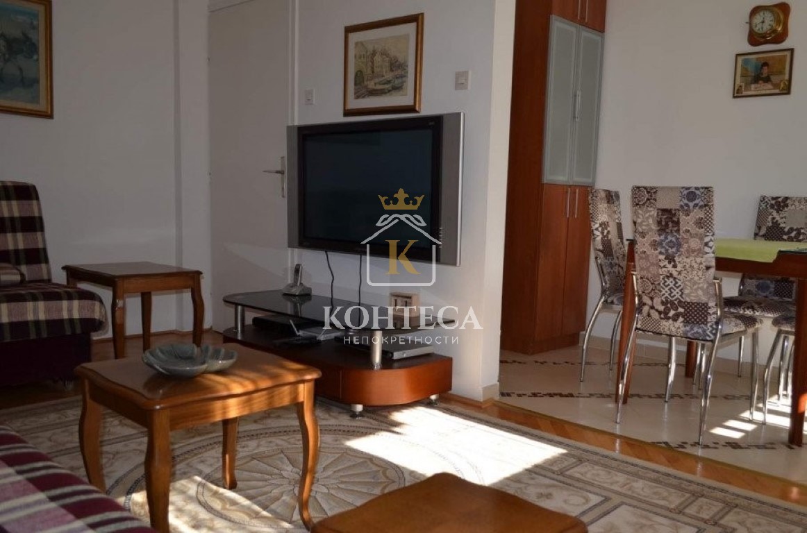 Prostrana garsonjera u samom centru Tivta